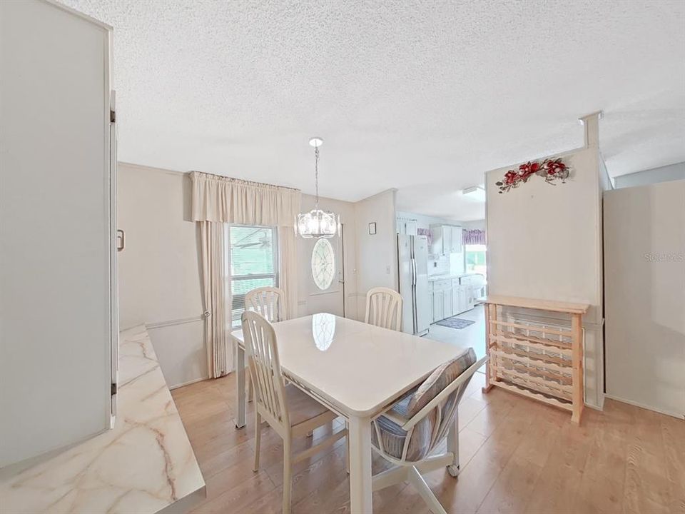 For Sale: $185,000 (2 beds, 2 baths, 1296 Square Feet)