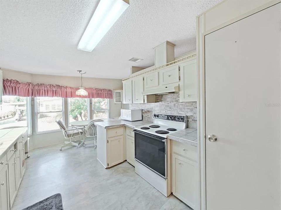 For Sale: $185,000 (2 beds, 2 baths, 1296 Square Feet)