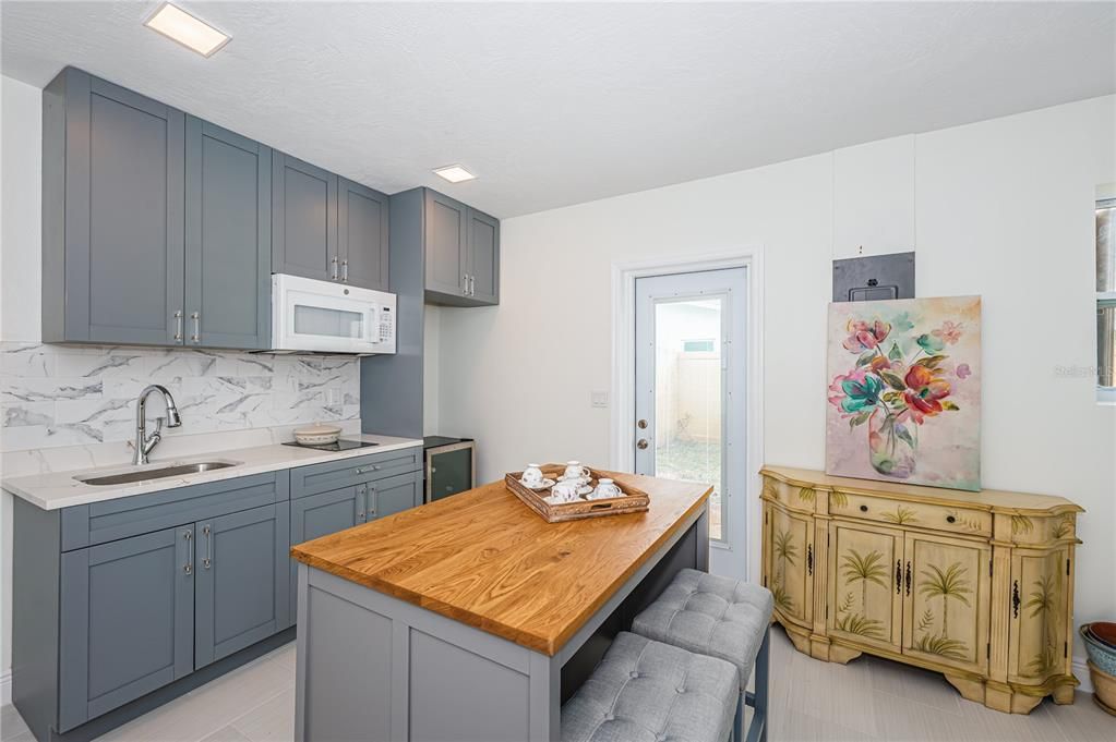 For Sale: $635,000 (2 beds, 2 baths, 1408 Square Feet)