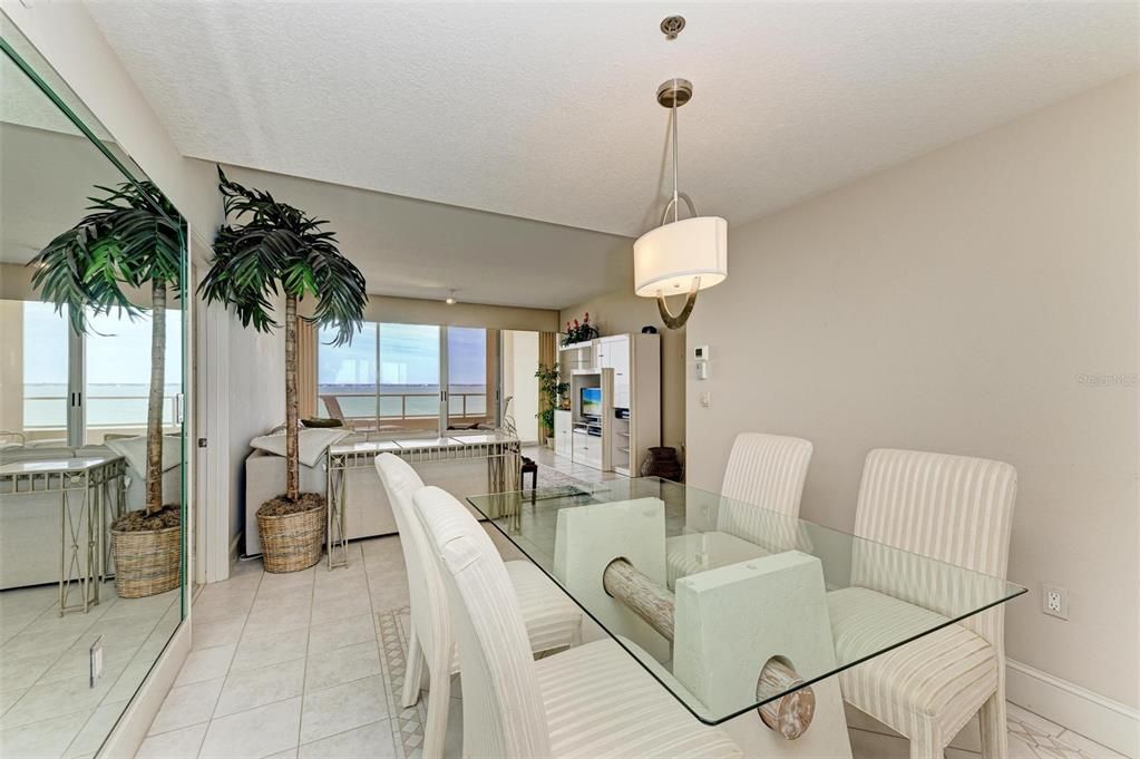 For Sale: $899,000 (2 beds, 2 baths, 1329 Square Feet)