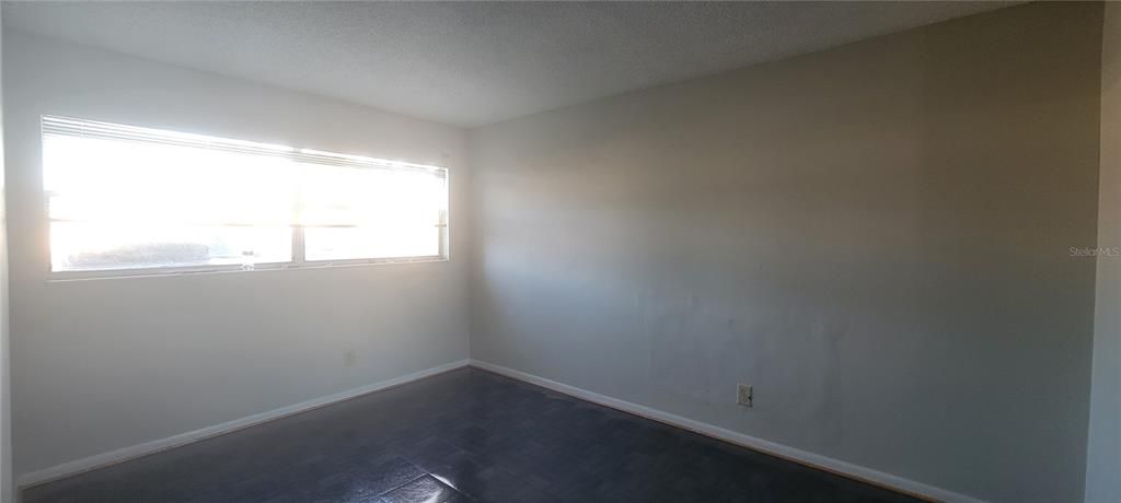 For Sale: $175,000 (2 beds, 1 baths, 890 Square Feet)