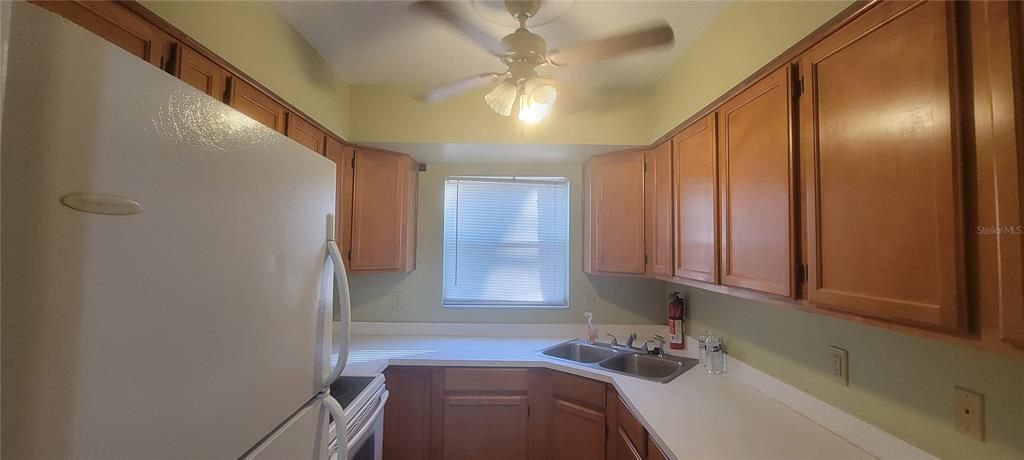 For Sale: $175,000 (2 beds, 1 baths, 890 Square Feet)