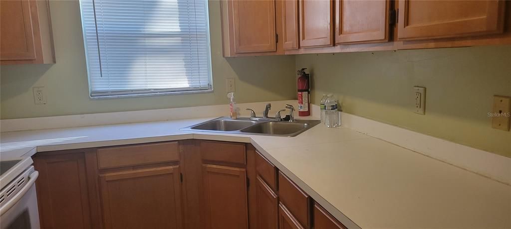 For Sale: $175,000 (2 beds, 1 baths, 890 Square Feet)