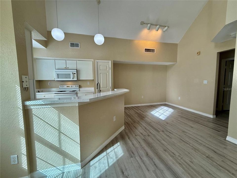 For Rent: $2,000 (2 beds, 2 baths, 1373 Square Feet)