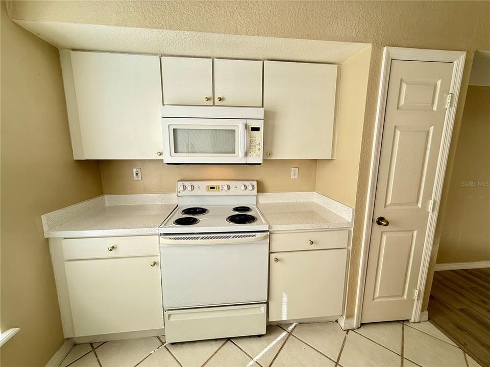 For Rent: $2,000 (2 beds, 2 baths, 1373 Square Feet)