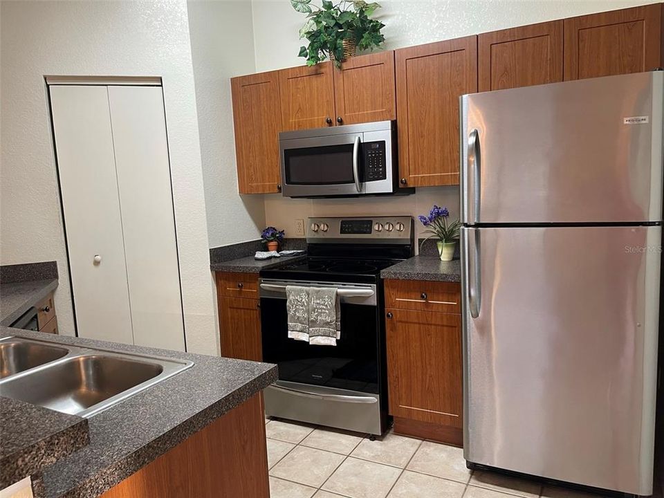 For Rent: $1,650 (1 beds, 1 baths, 756 Square Feet)