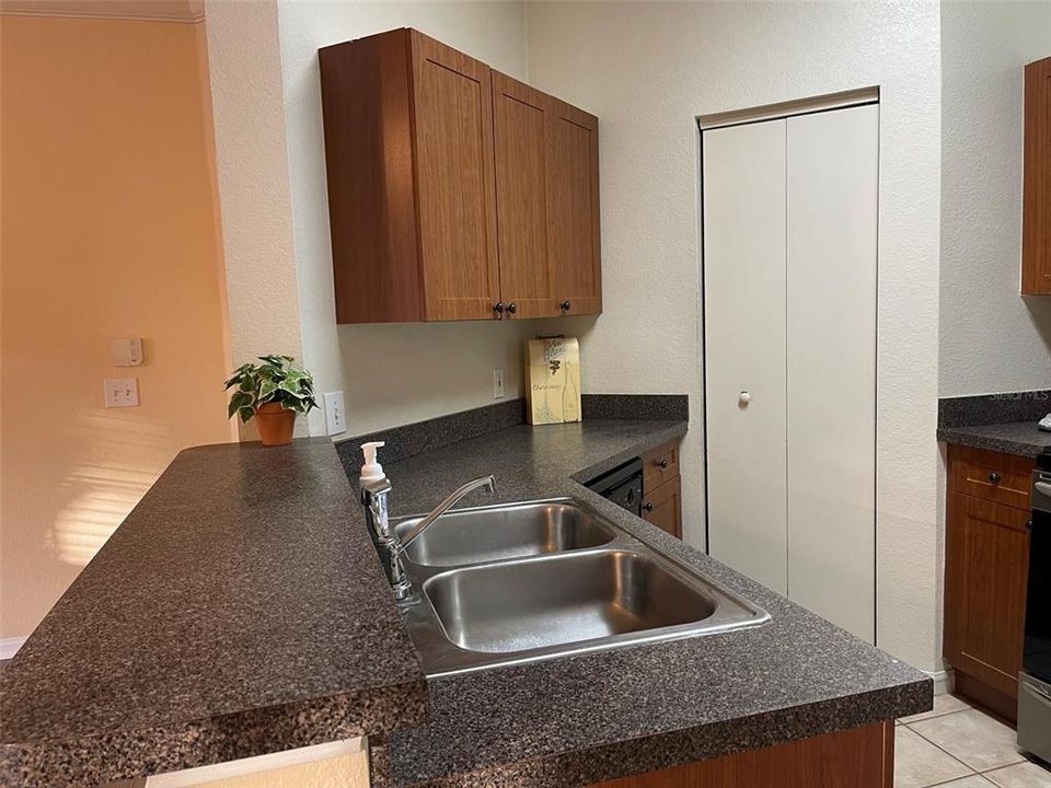 For Rent: $1,650 (1 beds, 1 baths, 756 Square Feet)