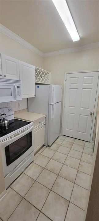 For Rent: $1,585 (1 beds, 1 baths, 660 Square Feet)