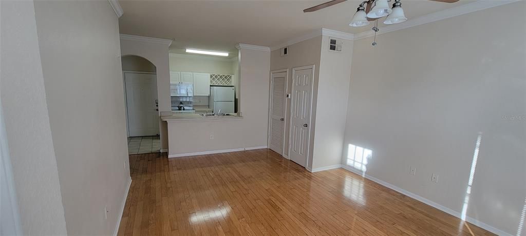 For Rent: $1,585 (1 beds, 1 baths, 660 Square Feet)