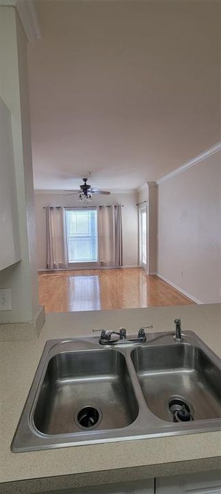 For Rent: $1,585 (1 beds, 1 baths, 660 Square Feet)