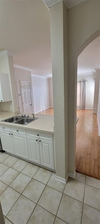 For Rent: $1,585 (1 beds, 1 baths, 660 Square Feet)