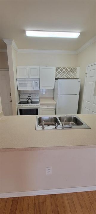 For Rent: $1,585 (1 beds, 1 baths, 660 Square Feet)