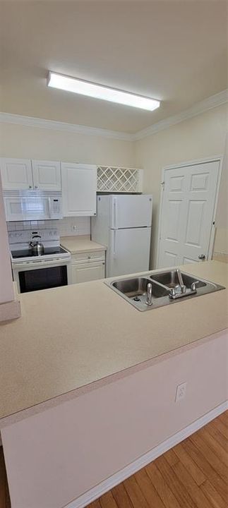 For Rent: $1,585 (1 beds, 1 baths, 660 Square Feet)