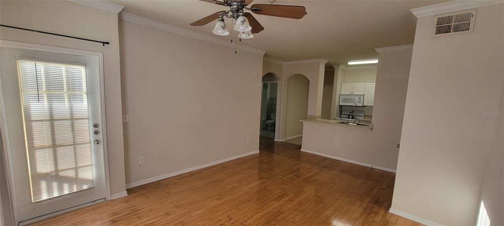 For Rent: $1,585 (1 beds, 1 baths, 660 Square Feet)