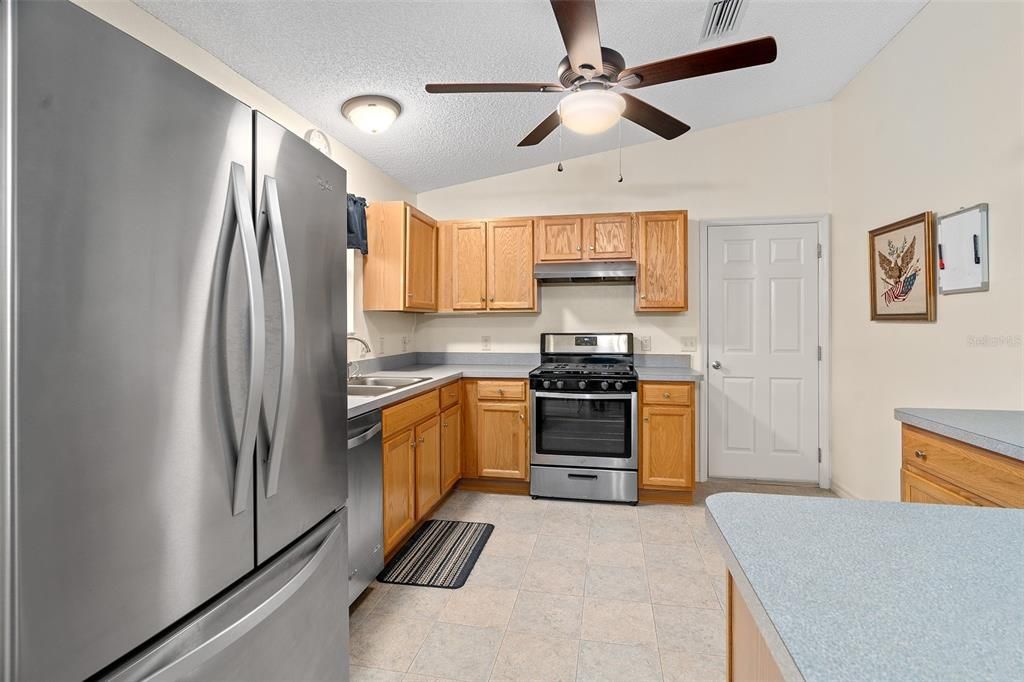 For Sale: $328,900 (2 beds, 2 baths, 1148 Square Feet)