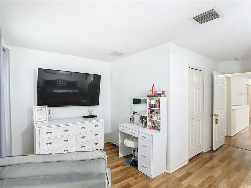 For Sale: $335,000 (3 beds, 2 baths, 1755 Square Feet)