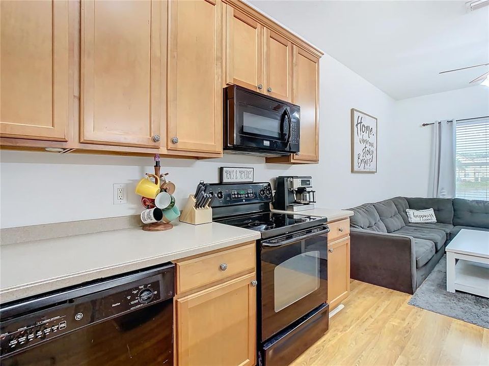 For Sale: $335,000 (3 beds, 2 baths, 1755 Square Feet)