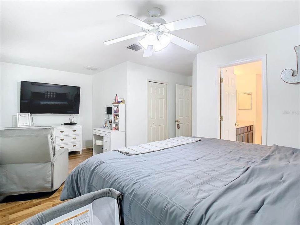 For Sale: $335,000 (3 beds, 2 baths, 1755 Square Feet)