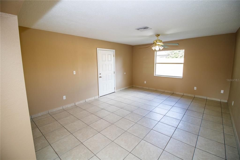 For Sale: $259,000 (3 beds, 2 baths, 1398 Square Feet)