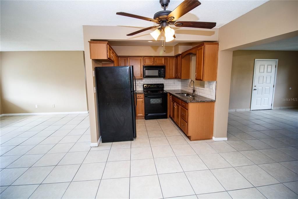 For Sale: $259,000 (3 beds, 2 baths, 1398 Square Feet)