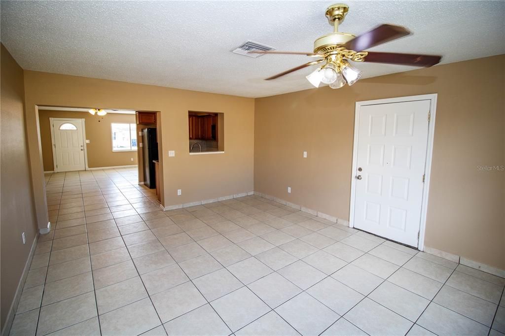 For Sale: $259,000 (3 beds, 2 baths, 1398 Square Feet)