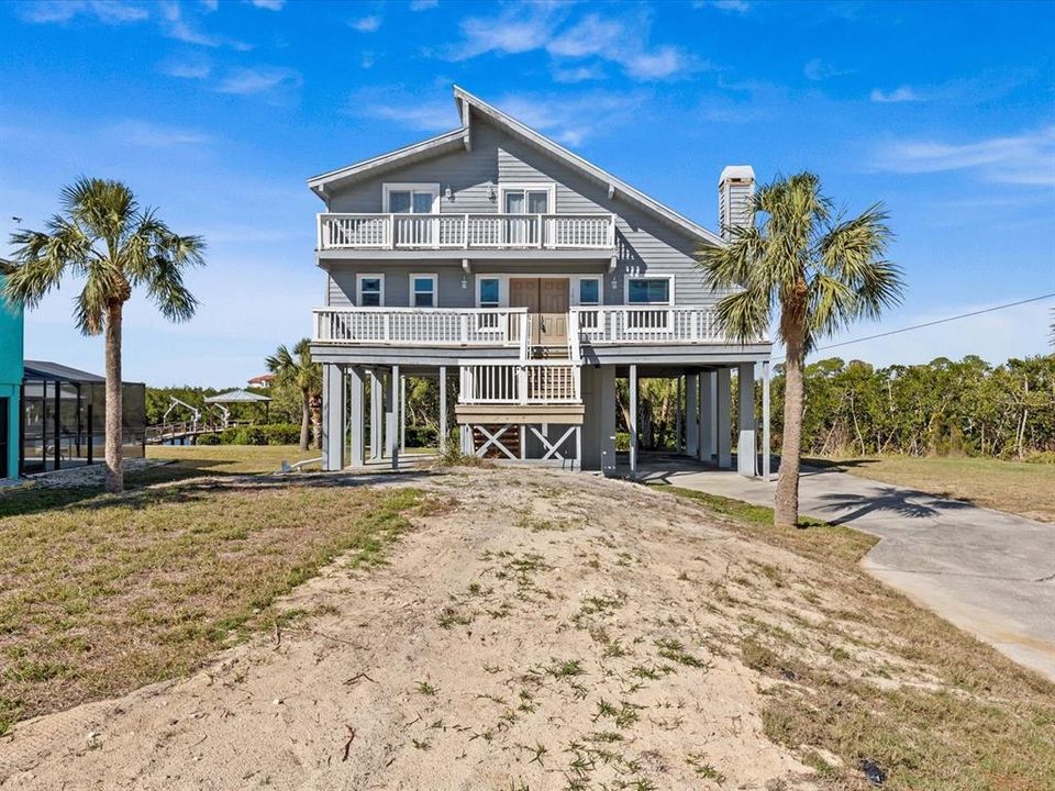 合同活跃: $709,000 (3 贝兹, 3 浴室, 2100 平方英尺)