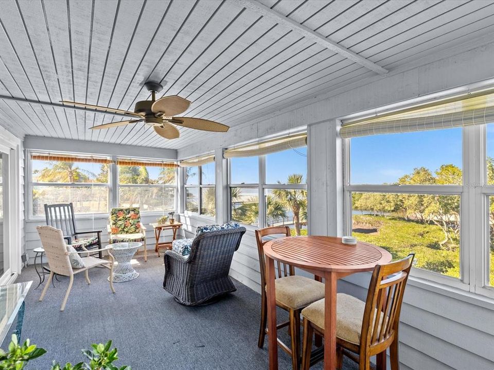 合同活跃: $709,000 (3 贝兹, 3 浴室, 2100 平方英尺)