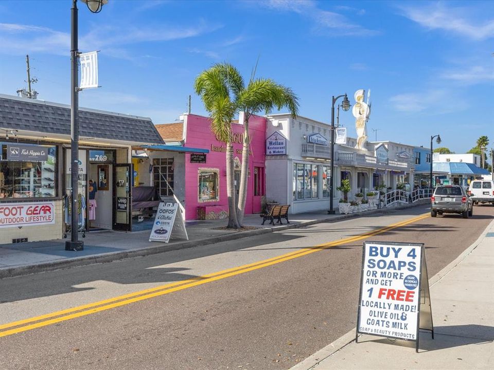 合同活跃: $709,000 (3 贝兹, 3 浴室, 2100 平方英尺)