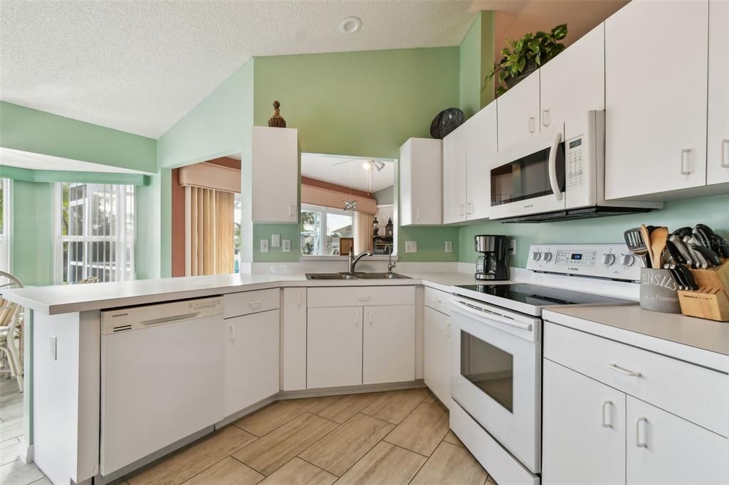 For Sale: $339,000 (2 beds, 2 baths, 1603 Square Feet)