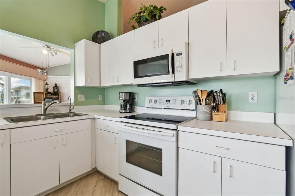 For Sale: $339,000 (2 beds, 2 baths, 1603 Square Feet)