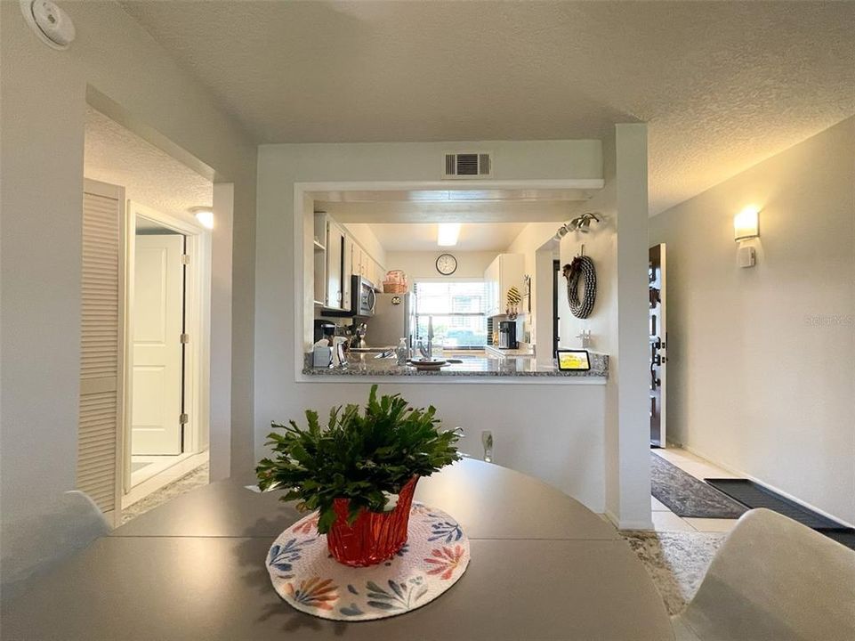 For Sale: $259,900 (2 beds, 2 baths, 934 Square Feet)