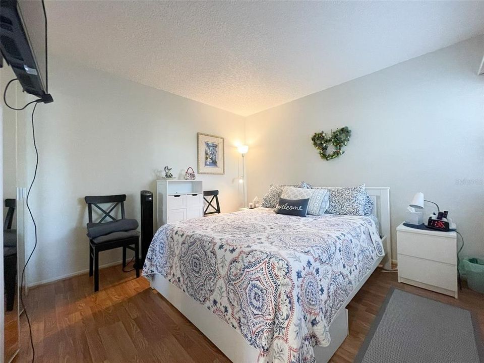 For Sale: $259,900 (2 beds, 2 baths, 934 Square Feet)