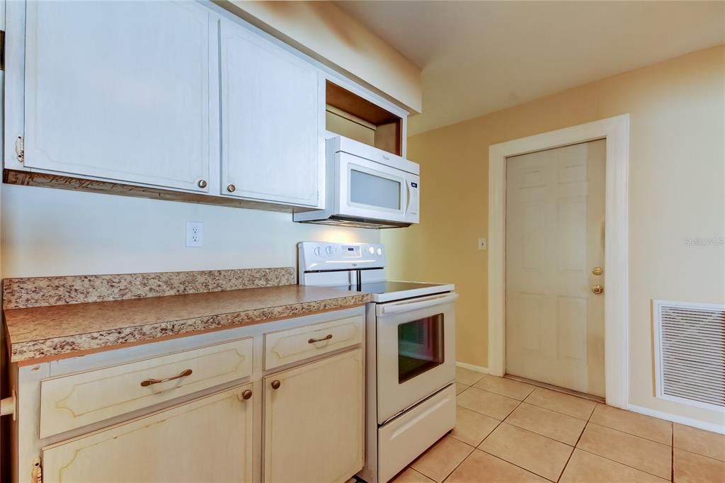 For Sale: $380,000 (2 beds, 2 baths, 1666 Square Feet)