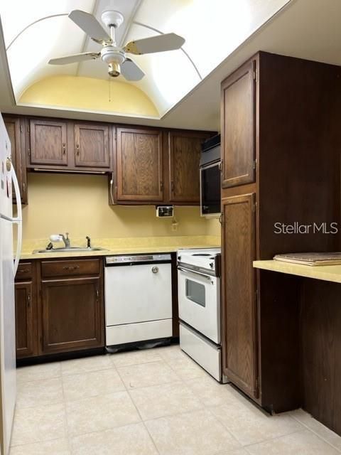 For Sale: $95,000 (2 beds, 1 baths, 986 Square Feet)