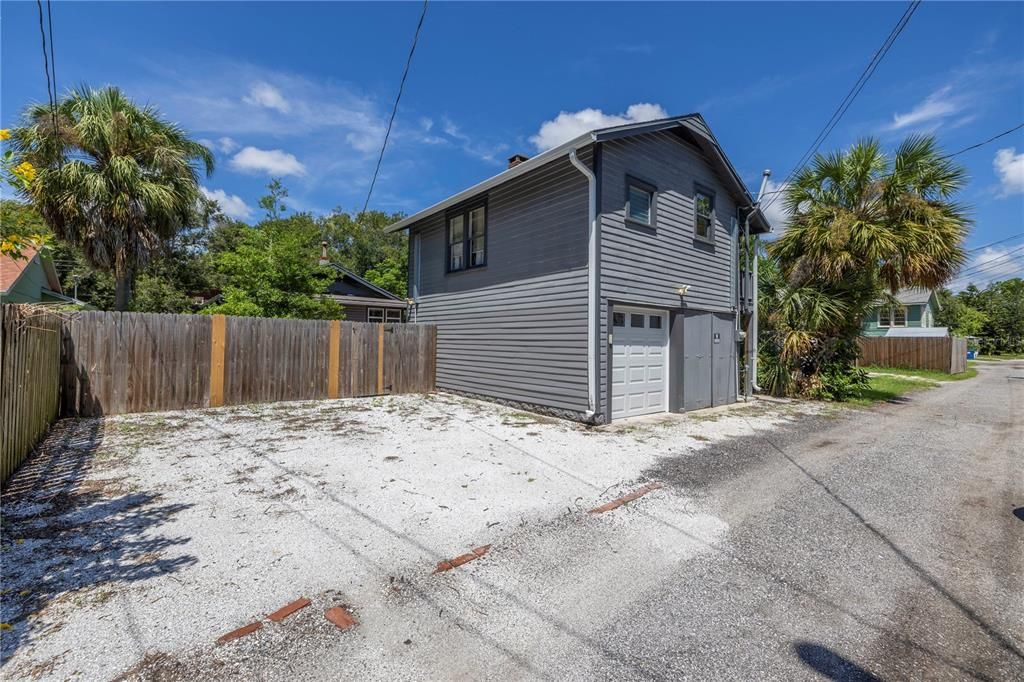 For Sale: $750,000 (3 beds, 3 baths, 1472 Square Feet)