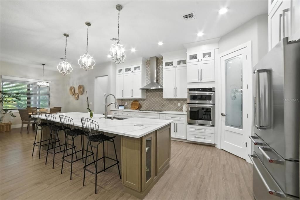 Под контрактом: $1,250,000 (4 спален, 3 ванн, 3151 Квадратных фут)