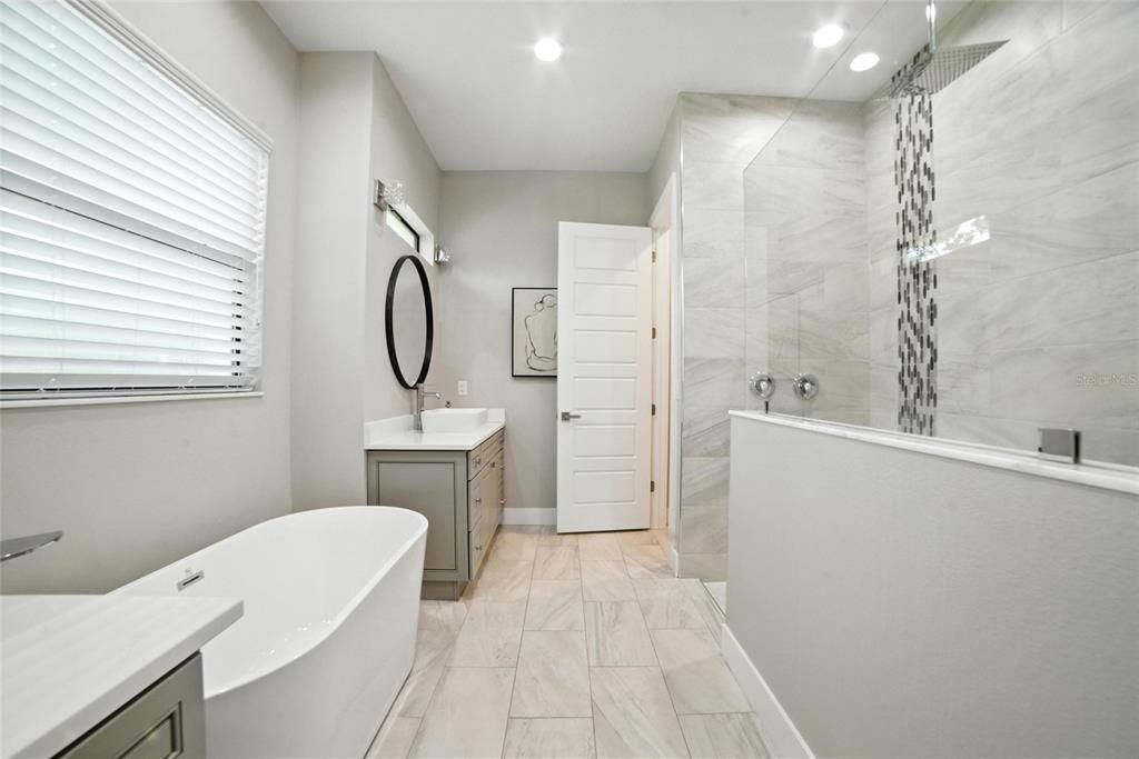 Под контрактом: $1,250,000 (4 спален, 3 ванн, 3151 Квадратных фут)