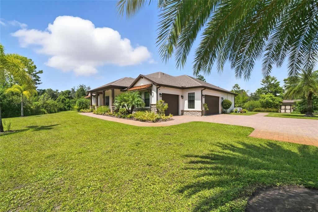 Под контрактом: $1,250,000 (4 спален, 3 ванн, 3151 Квадратных фут)