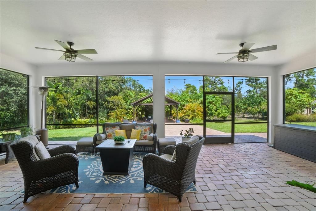 Под контрактом: $1,250,000 (4 спален, 3 ванн, 3151 Квадратных фут)