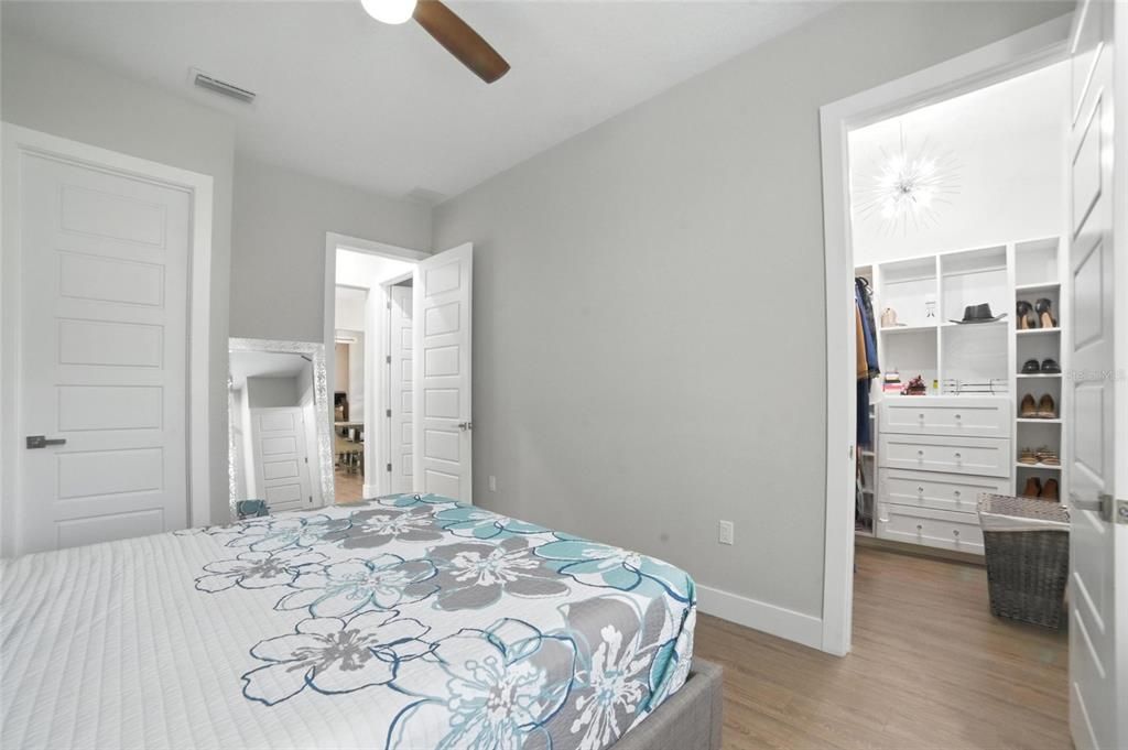 Под контрактом: $1,250,000 (4 спален, 3 ванн, 3151 Квадратных фут)