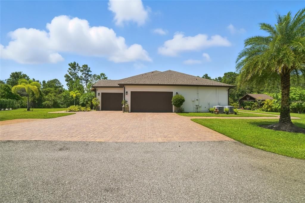 Под контрактом: $1,250,000 (4 спален, 3 ванн, 3151 Квадратных фут)