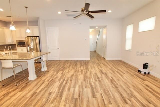 For Rent: $3,345 (3 beds, 2 baths, 1947 Square Feet)