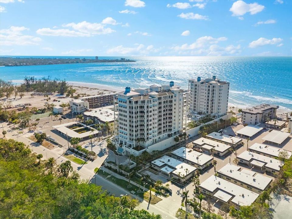 For Sale: $2,800,000 (3 beds, 3 baths, 2936 Square Feet)