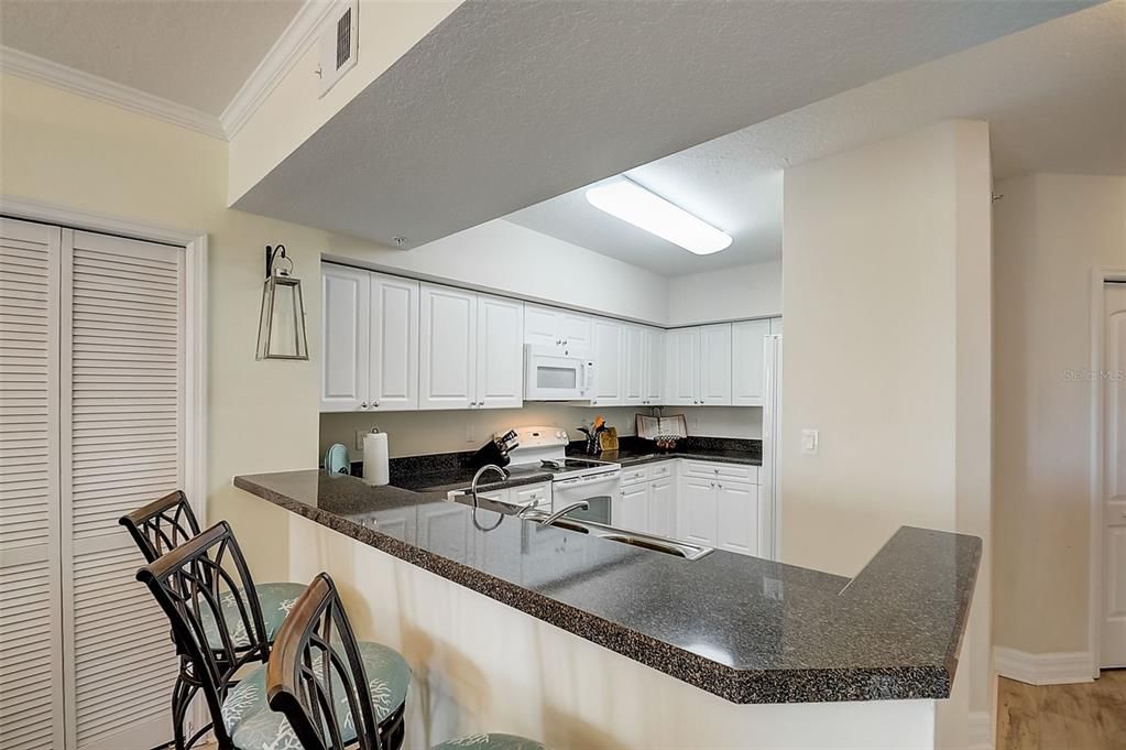 For Sale: $299,900 (2 beds, 2 baths, 1339 Square Feet)