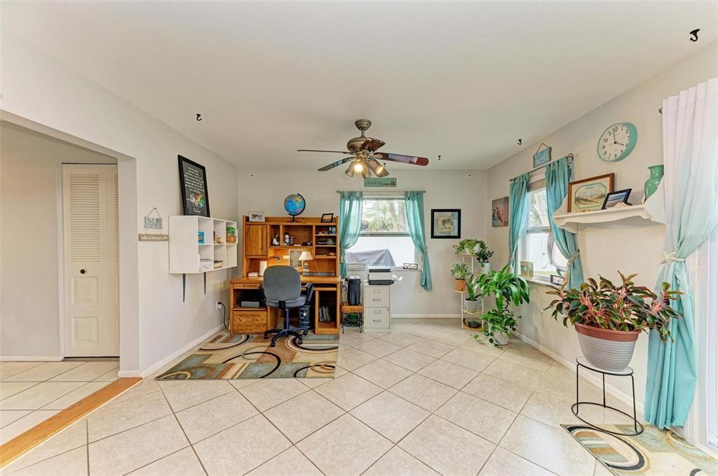 For Sale: $275,000 (2 beds, 1 baths, 1234 Square Feet)