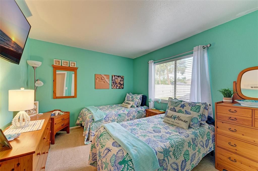 For Sale: $275,000 (2 beds, 1 baths, 1234 Square Feet)