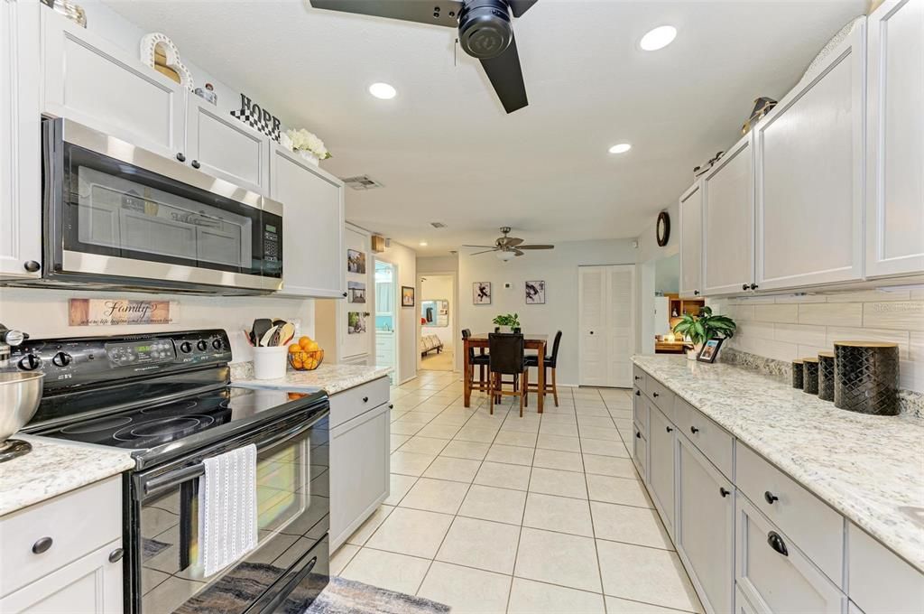 For Sale: $275,000 (2 beds, 1 baths, 1234 Square Feet)