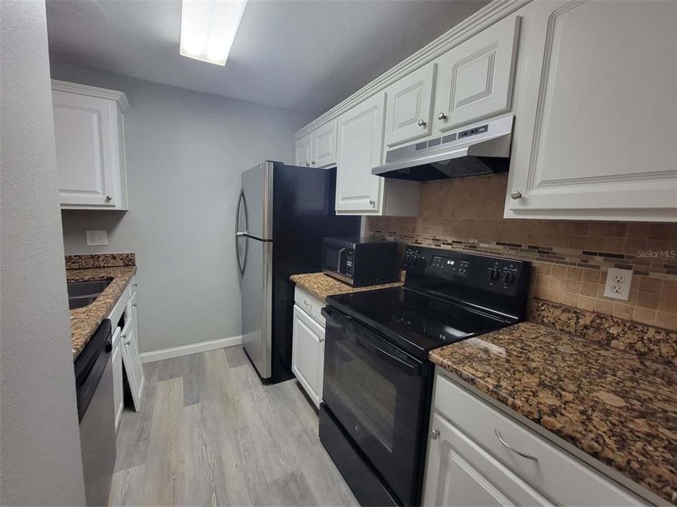 For Rent: $1,700 (3 beds, 2 baths, 1111 Square Feet)