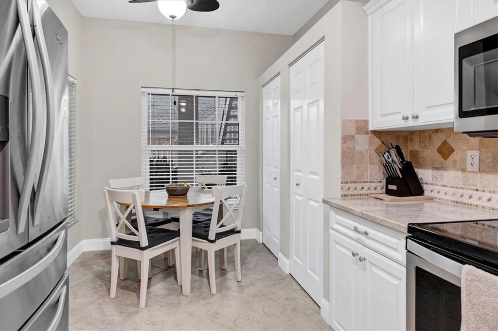 For Sale: $299,000 (2 beds, 2 baths, 1193 Square Feet)