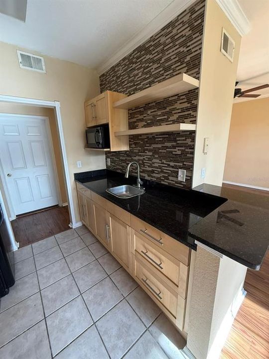 For Rent: $1,500 (1 beds, 1 baths, 854 Square Feet)